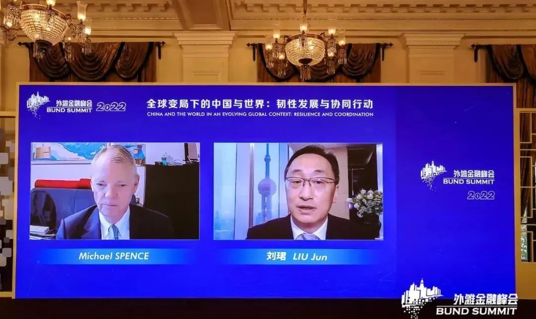 12月10日刘珺与迈克尔·斯宾塞就全球经济相关议题展开深度对话